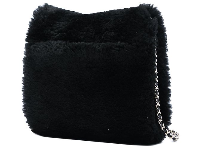 Borsa muffola Chanel CC in shearling nero - vista 2