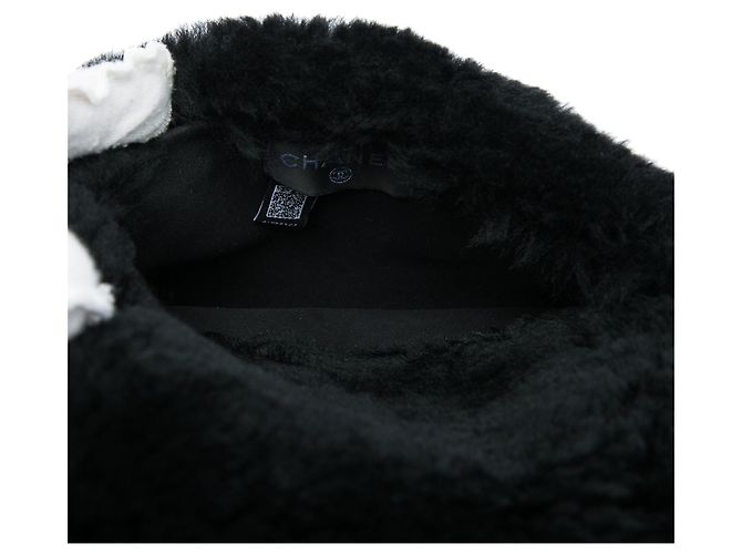 Borsa muffola Chanel CC in shearling nero - vista 4