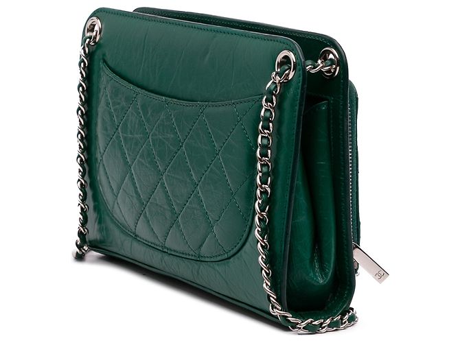Bolsa transversal Chanel CC em couro de vitelo amassado acolchoado verde com bolso frontal - vista 2