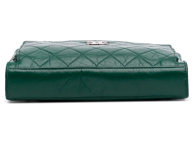 Bolsa transversal Chanel CC em couro de vitelo amassado acolchoado verde com bolso frontal - vista 3