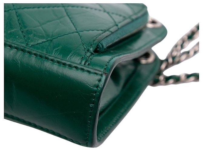Bolsa transversal Chanel CC em couro de vitelo amassado acolchoado verde com bolso frontal - vista 8