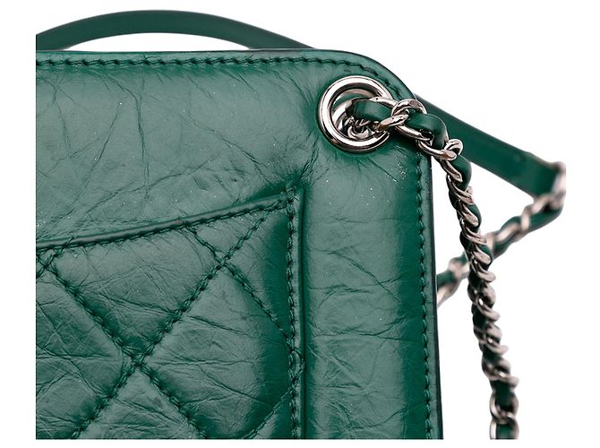 Bolsa transversal Chanel CC em couro de vitelo amassado acolchoado verde com bolso frontal - vista 9