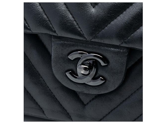 Borsa a tracolla Chanel Medium Classic Chevron Lambskin So Black Double Flap nera Nero - vista 6