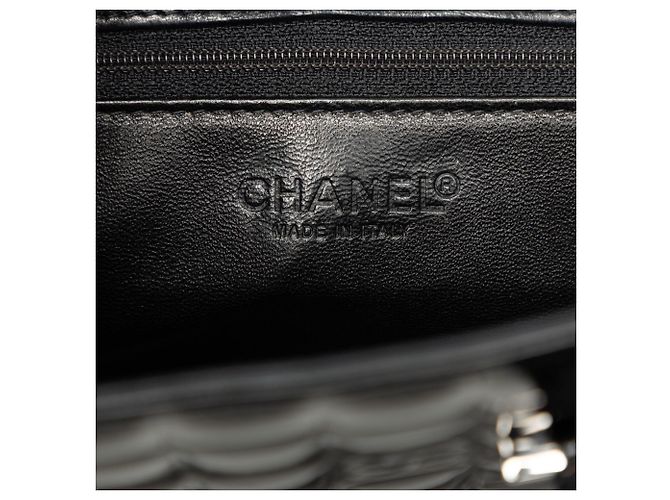 Tote Chanel CC Chocolate Bar in vernice nero - vista 5