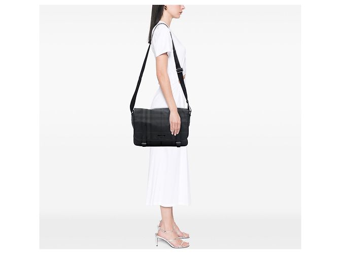 Borsa a tracolla in nylon Burberry Smoke Check grigio - vista 6