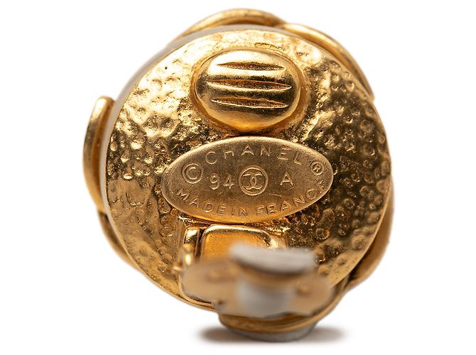 Chanel Gold Plated Triple CC Perlen Clip-Ohrringe Golden - Ansicht 3