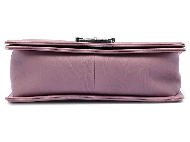 Le Boy Bolsa transversal Chanel Old Medium Boy Flap em couro de bezerro acolchoado e amassado com tachas rosa - vista 3
