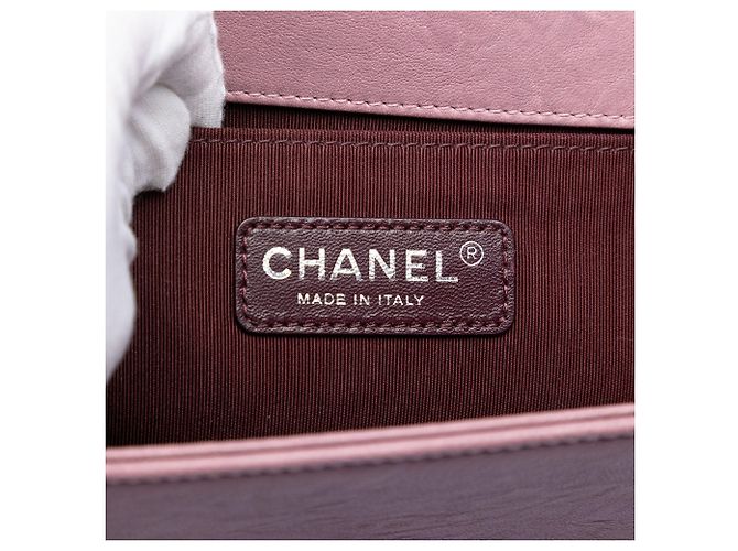 Le Boy Bolsa transversal Chanel Old Medium Boy Flap em couro de bezerro acolchoado e amassado com tachas rosa - vista 5
