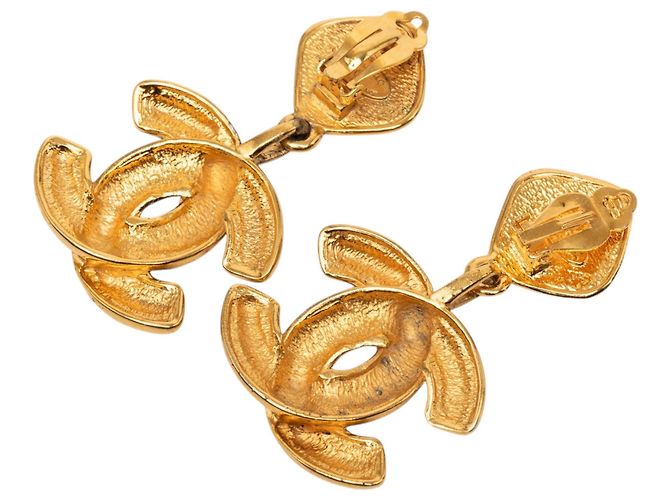 Orecchini a clip pendenti trapuntati Chanel CC placcati oro D'oro - vista 2