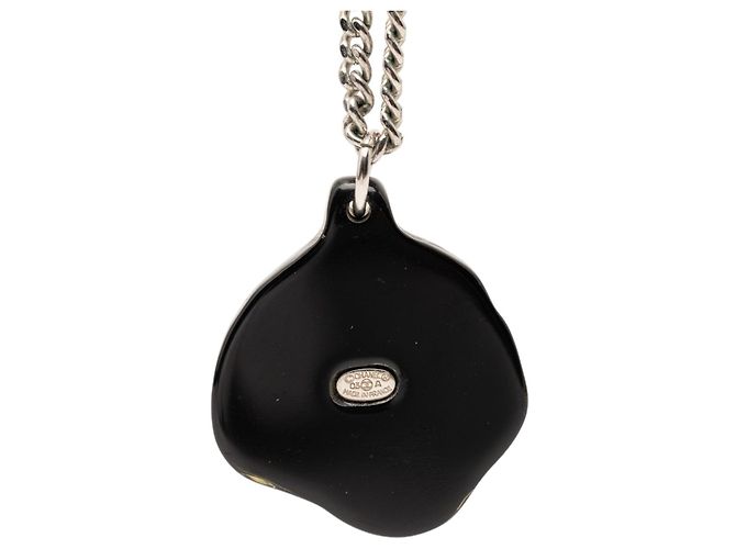 Collana con pendente in ottone argentato Chanel, camelia in resina e strass Argento - vista 2