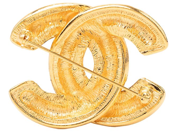 Spilla Chanel CC trapuntata placcata oro D'oro - vista 2