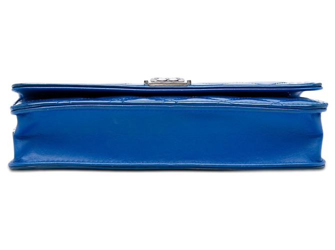 Borsa a tracolla Chanel Boy Wallet on Chain in vernice trapuntata blu - vista 3