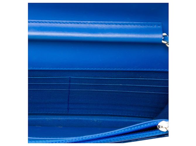 Borsa a tracolla Chanel Boy Wallet on Chain in vernice trapuntata blu - vista 4