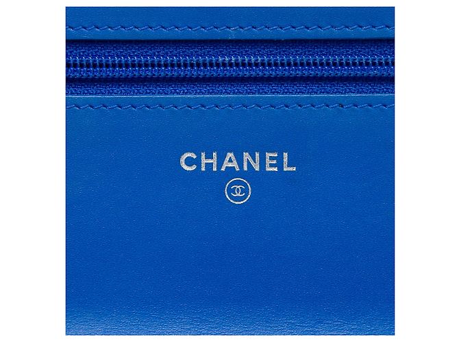 Borsa a tracolla Chanel Boy Wallet on Chain in vernice trapuntata blu - vista 5