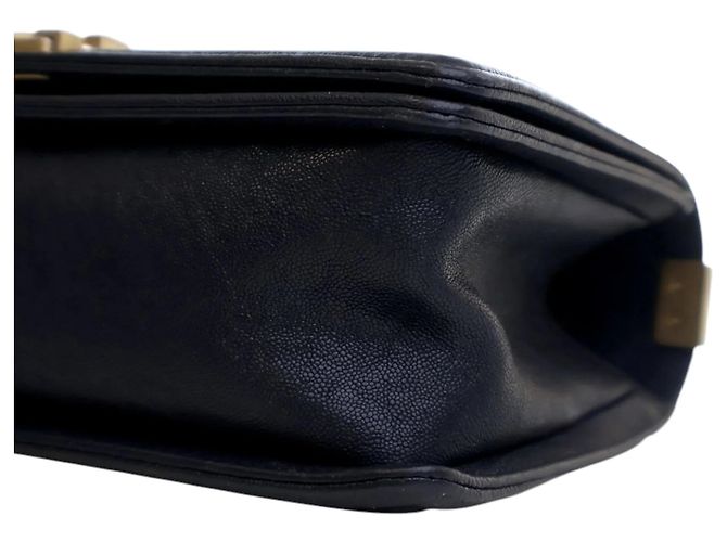 Borsa a tracolla Chanel Boy Flap in pelle Caviar trapuntata blu Old Medium - vista 10