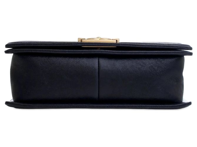 Borsa a tracolla Chanel Boy Flap in pelle Caviar trapuntata blu Old Medium - vista 4