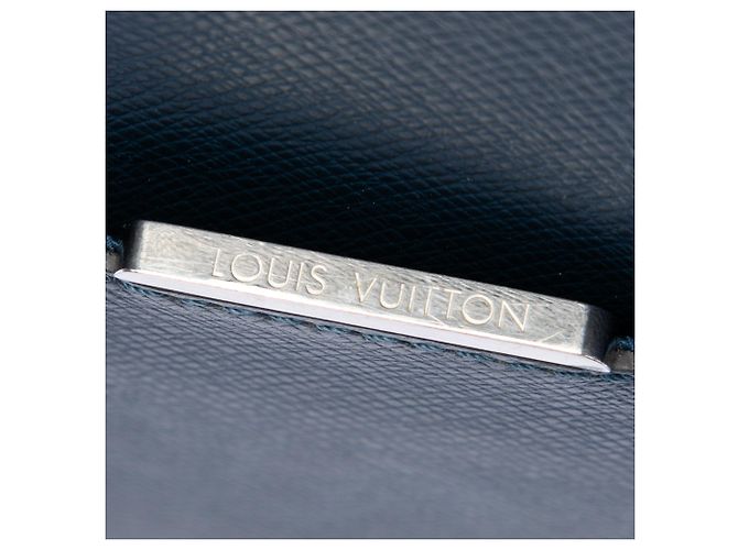 Borsa a tracolla Louis Vuitton Taiga Anton blu - vista 5
