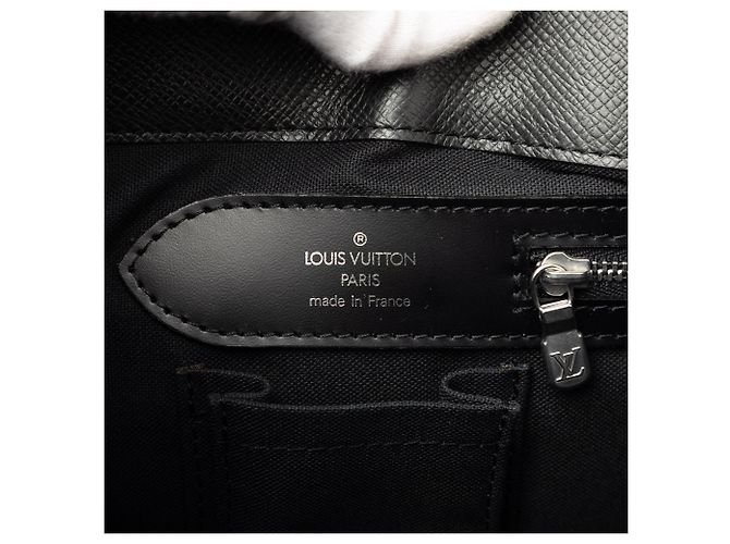 Borsa Business Louis Vuitton Taiga Kasbek GM Nera Nero - vista 5