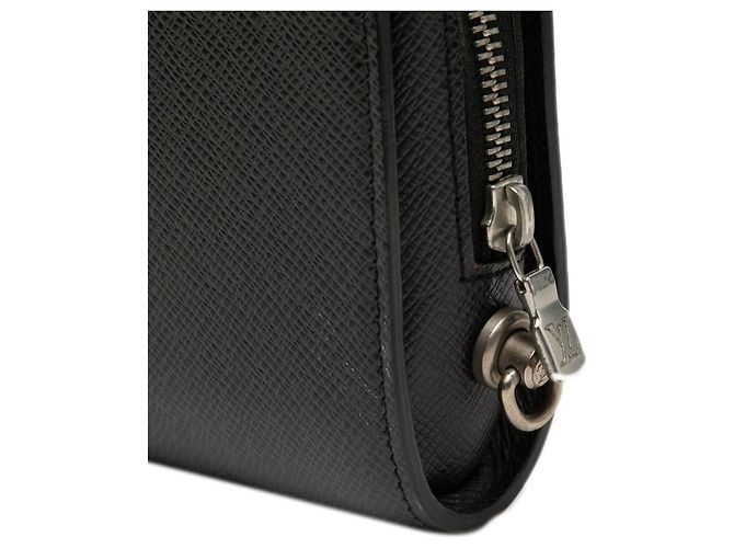 Pochette Baikal in pelle Taiga nera Louis Vuitton Nero - vista 6