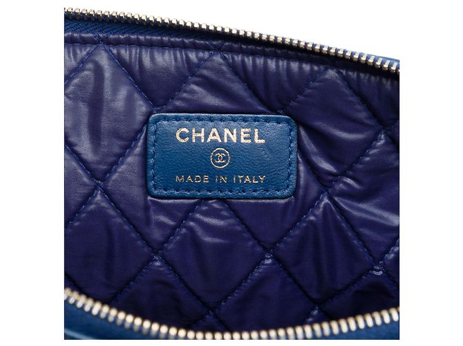 Clutch Chanel Medium Bi Quilted Lambskin O Case Blu - vista 5