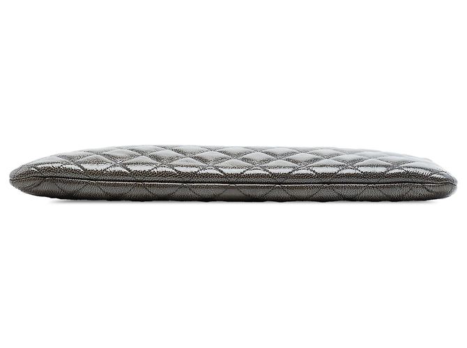 Clutch Chanel Large Crinkled Patent O Case Grigia Grigio - vista 3