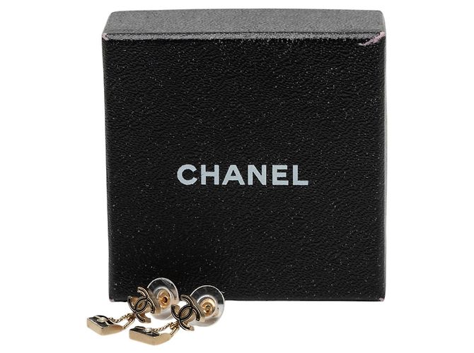 Orecchini pendenti Chanel CC Classic Flap Bag placcati oro con smalto e perle finte D'oro - vista 4