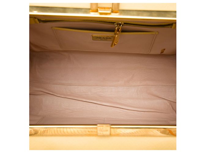 Bolso Prada Saffiano Lux Pyramid Frame amarillo - vista 4