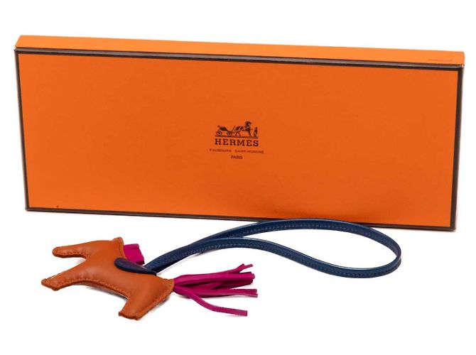Charm per borsa Hermès Milo Lambskin Grigri Rodeo Orange PM Portachiavi Arancione - vista 5