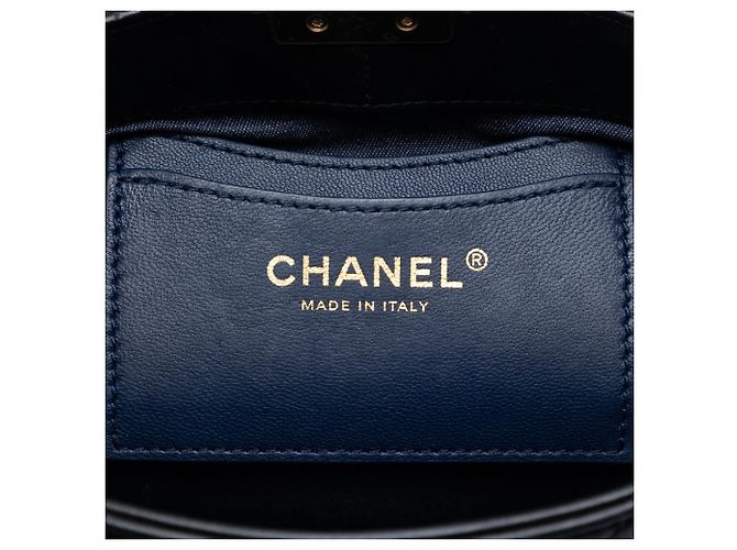 Elegantes Chanel CC Lambskin Vanity Case in Schwarz mit Kette - Ansicht 5
