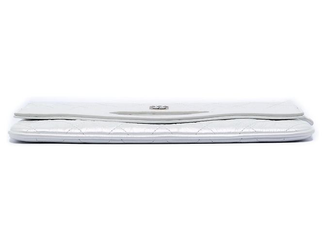 Clutch 31 in pelle di vitello invecchiata iridescente bianca Chanel Bianco - vista 3