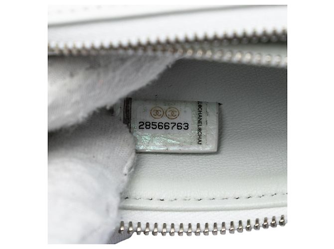 Clutch 31 in pelle di vitello invecchiata iridescente bianca Chanel Bianco - vista 6
