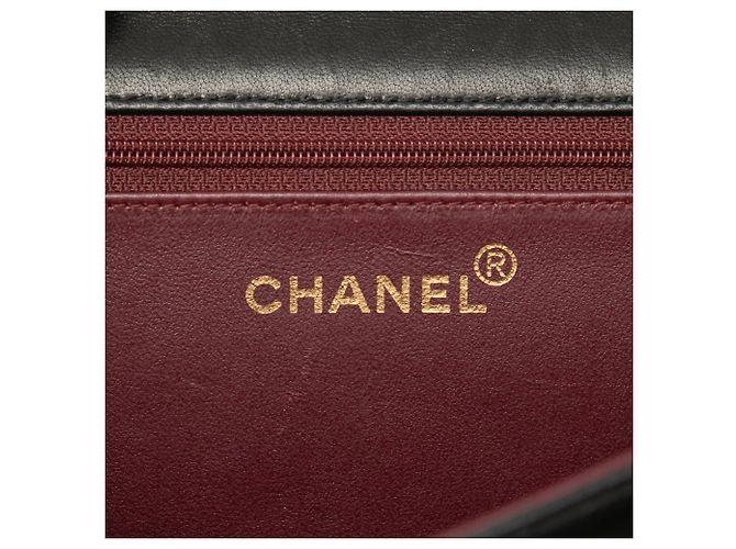 Bolsa de ombro Chanel Medium CC em pele de cordeiro acolchoada preta Preto - vista 5