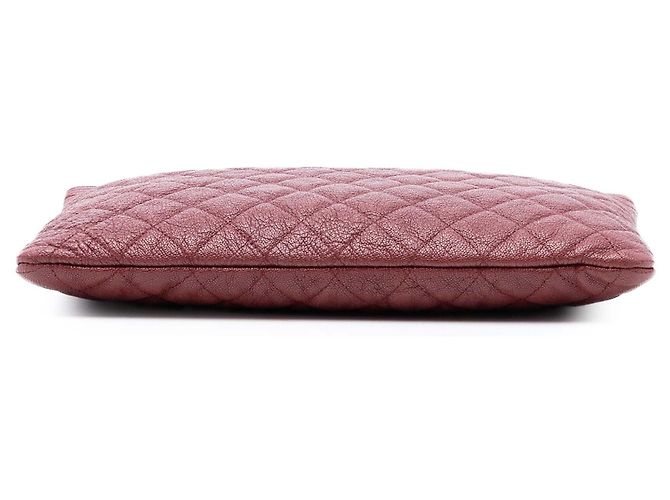 Chanel Boy O Case Clutch aus gestepptem Caviar Rot Größe Medium - Ansicht 3