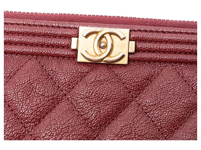 Chanel Boy O Case Clutch aus gestepptem Caviar Rot Größe Medium - Ansicht 6