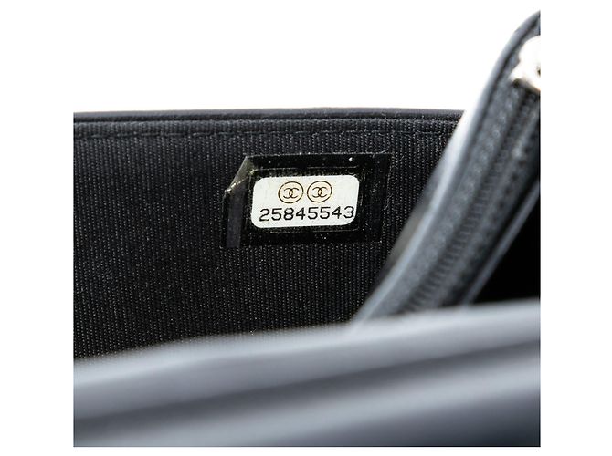 Wallet On Chain Portafoglio con catena e tracolla in agnello con logo CC in rilievo nero Chanel - vista 6