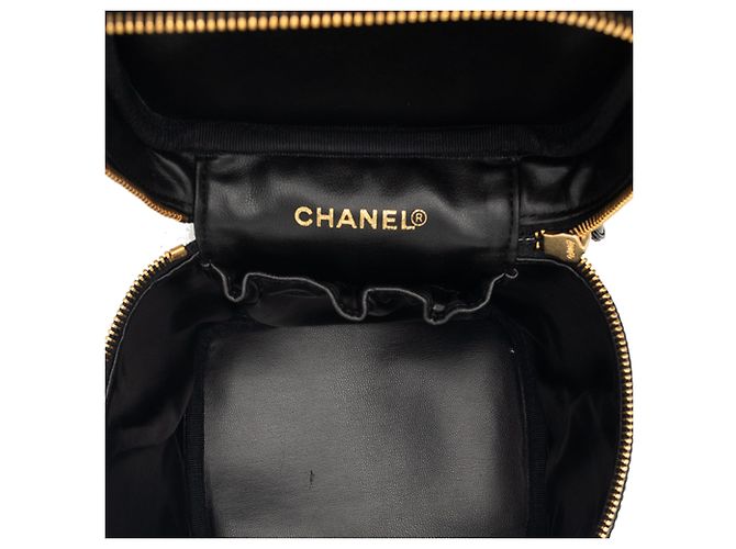 Vanity Beauty case Chanel CC Caviar nero - vista 4