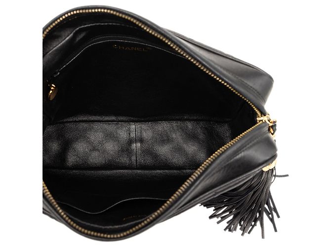 Camera Borsa a tracolla Chanel Medium CC in agnello trapuntato nero con nappa - vista 4