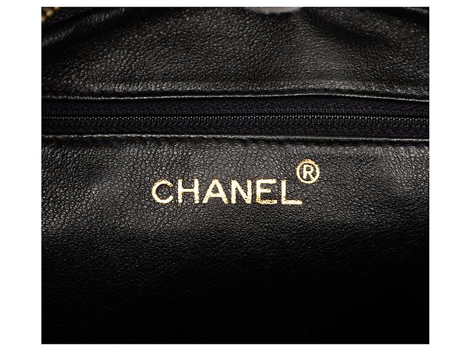 Camera Borsa a tracolla Chanel Medium CC in agnello trapuntato nero con nappa - vista 5