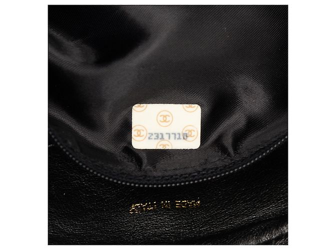 Camera Borsa a tracolla Chanel Medium CC in agnello trapuntato nero con nappa - vista 6