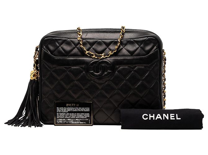 Camera Borsa a tracolla Chanel Medium CC in agnello trapuntato nero con nappa - vista 8