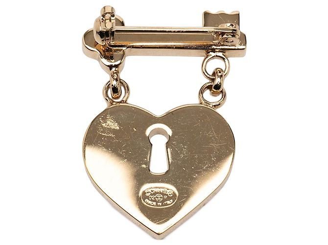 Spilla Chanel CC placcata in oro con cuore in strass e lucchetto e chiave D'oro - vista 2