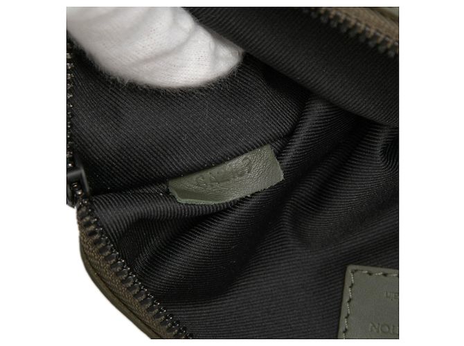 Borsa a tracolla Messenger Double Flat in Monogram Shadow verde di Louis Vuitton - vista 7