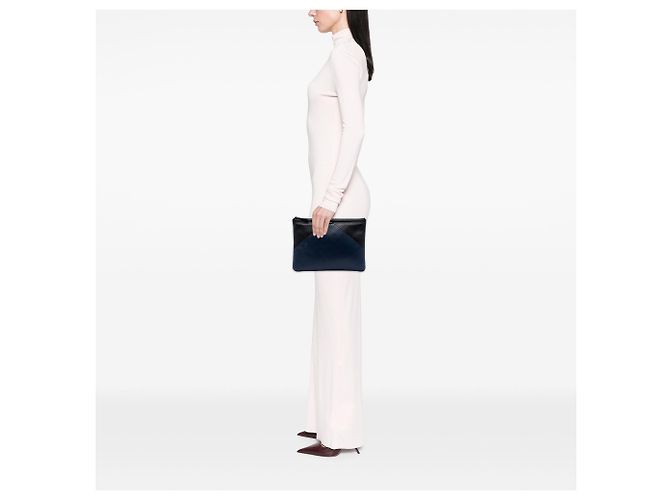 Clutch Boy O in agnello bicolore blu Chanel Medium - vista 7