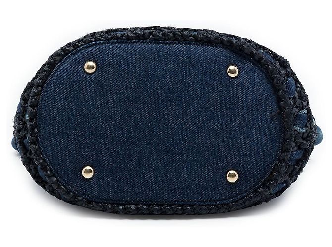 Borsa a secchiello in denim intrecciato e rafia CC blu Chanel - vista 3