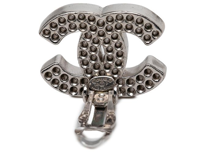 Orecchini a clip Chanel CC in ottone argentato traforati Argento - vista 3