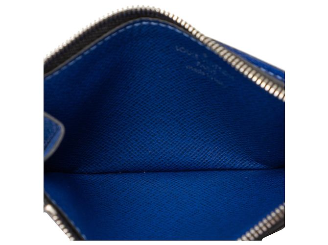 Tarjetero y monedero Louis Vuitton Monogram Taigarama azul - vista 4