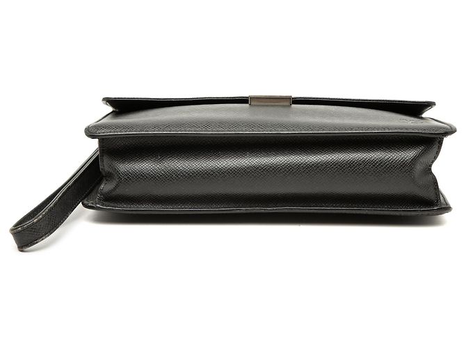Clutch Selenga in pelle Taiga nera Louis Vuitton Nero - vista 3