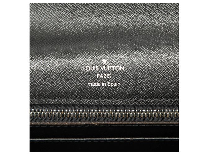 Clutch Selenga in pelle Taiga nera Louis Vuitton Nero - vista 5