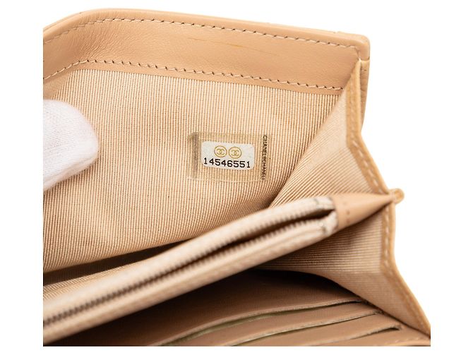 Cartera larga Chanel CC acolchada en caviar beige - vista 7