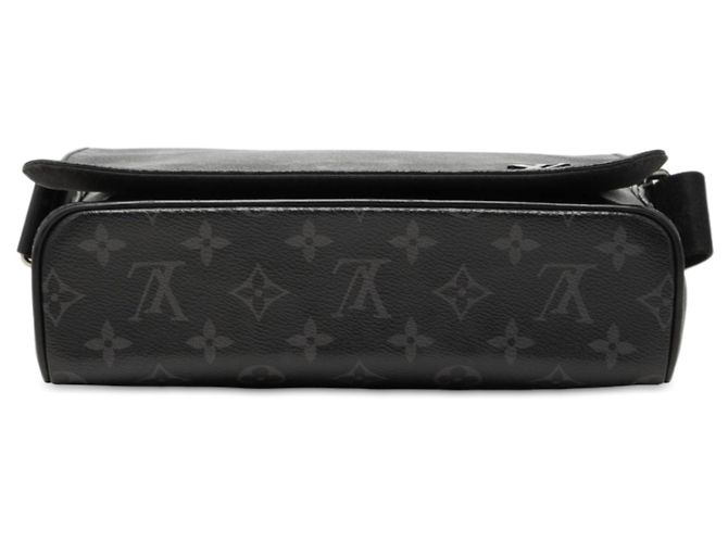 Bolsa transversal Louis Vuitton Monogram Eclipse District PM preta Preto - vista 3